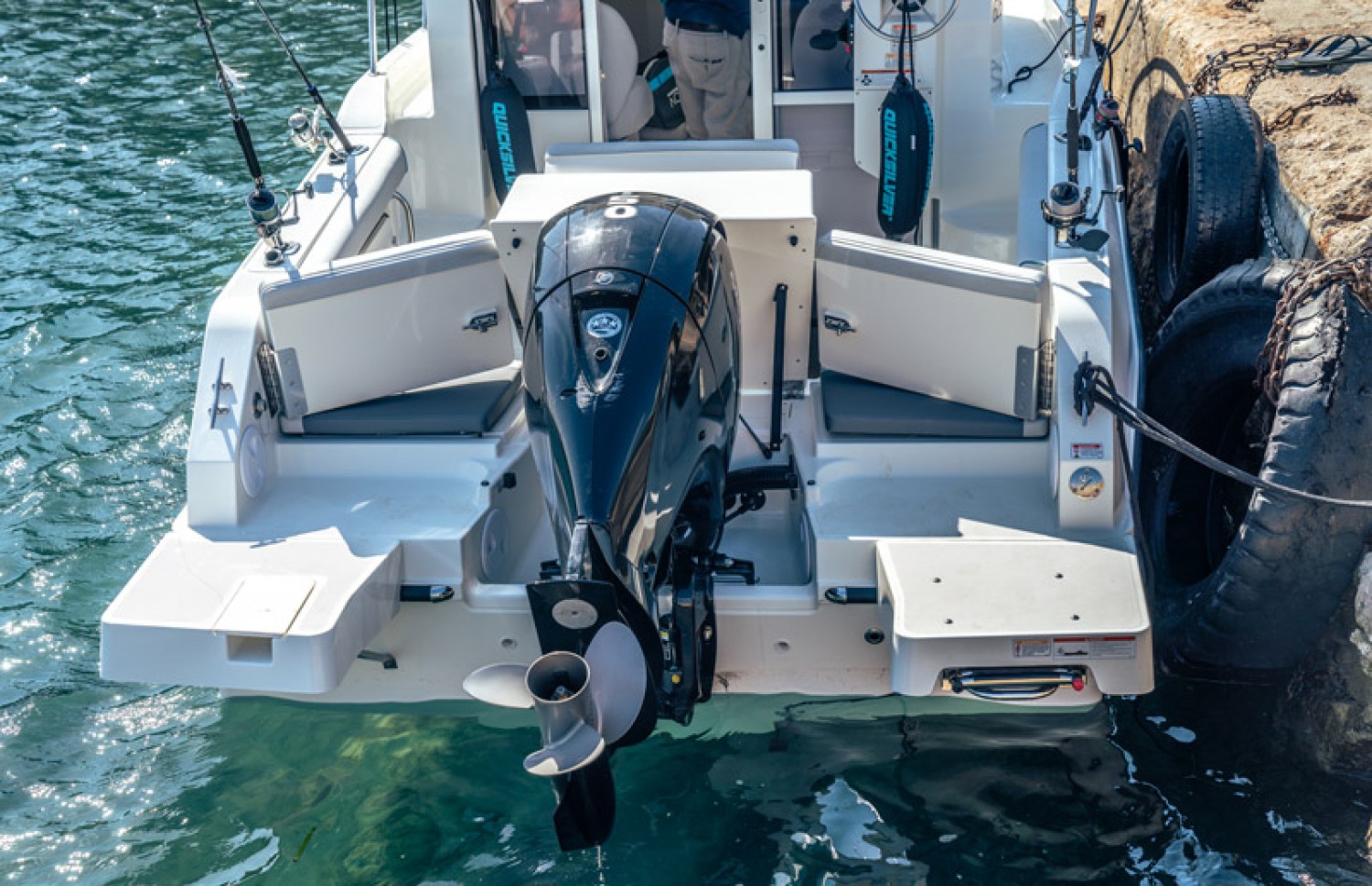 slider 2 Quicksilver Captur 625 Pilothouse